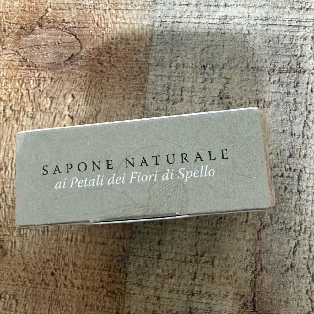 Acqua Al Fiori di Spello soap and body spray